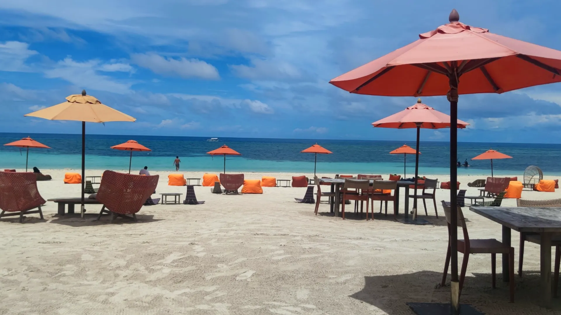 חופים לבנים ושקטים